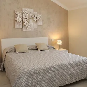 https://flower-apartments.hotelinveneto.com